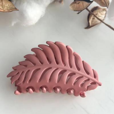 HAIR CLIP LEAF PINK