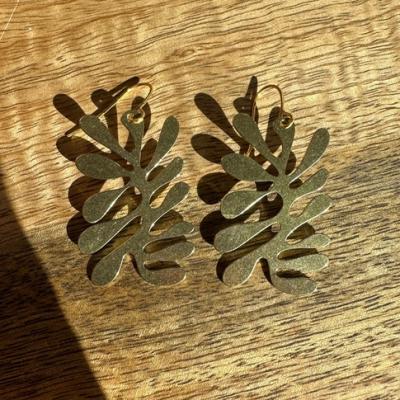 EARRING GEOMETRIC LEAF GOLD